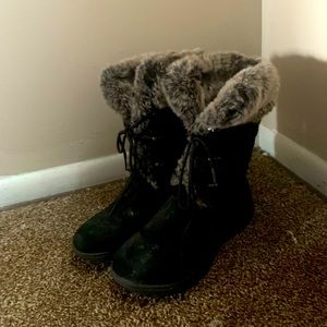 WINTER BOOTS SIZE 10 , FURRY BLACK BOOTS WORN A COUPLE TIMES